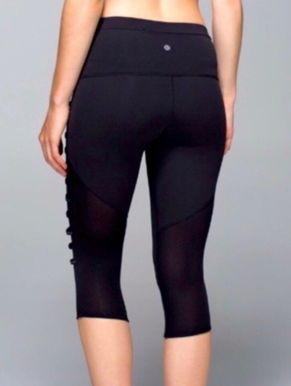 EUC Lululemon Size 6 Crop 17"